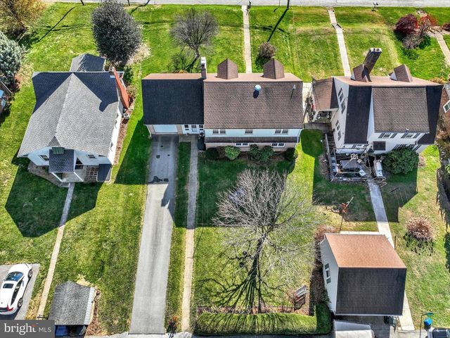 529 W MARKET ST, Hellam, PA 17406