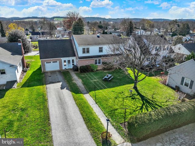 529 W MARKET ST, Hellam, PA 17406
