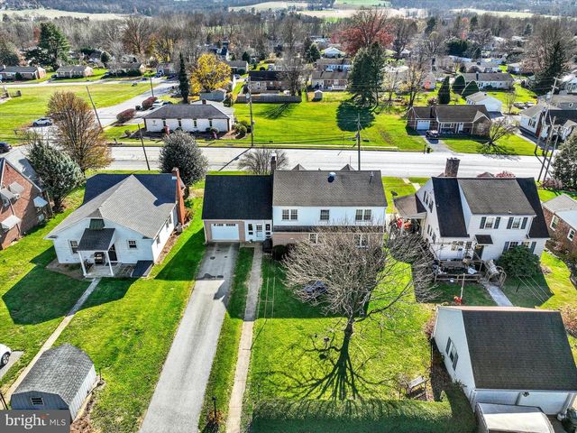 529 W MARKET ST, Hellam, PA 17406