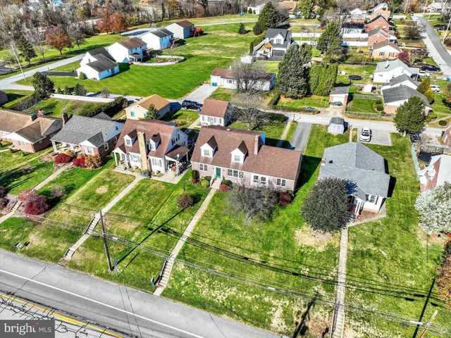 529 W MARKET ST, Hellam, PA 17406