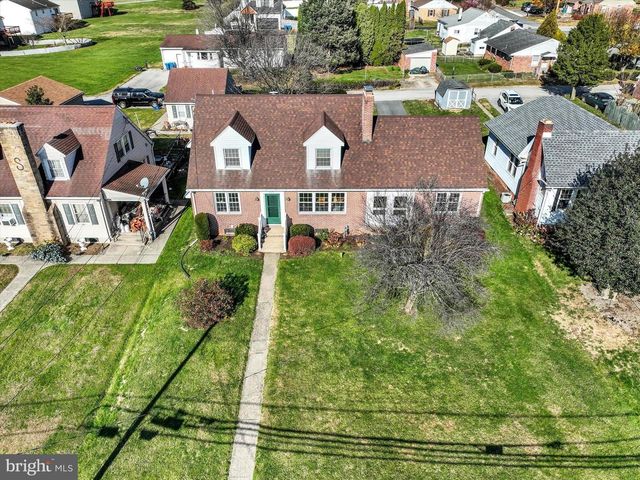 529 W MARKET ST, Hellam, PA 17406