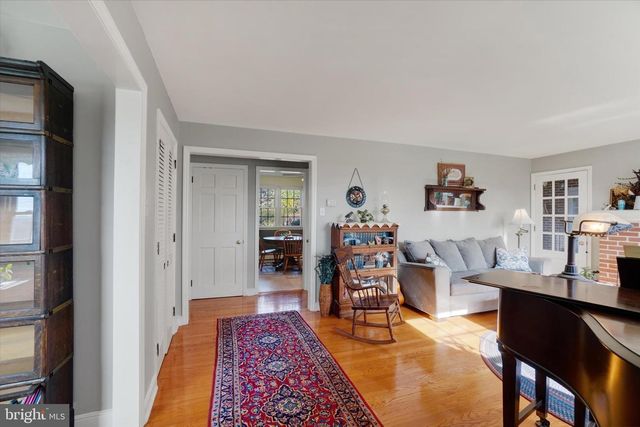 529 W MARKET ST, Hellam, PA 17406