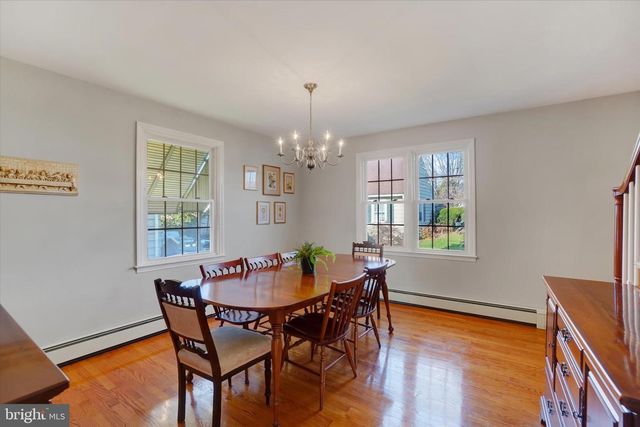 529 W MARKET ST, Hellam, PA 17406