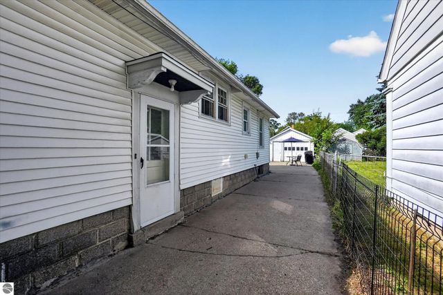 3321 Court Street, Saginaw, MI 48602