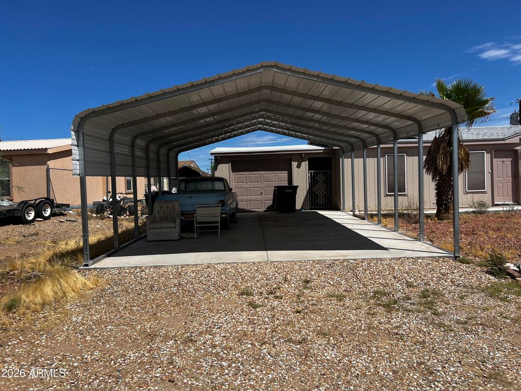 213 GOMPERS Circle, Morristown, AZ 85342 — photo 2