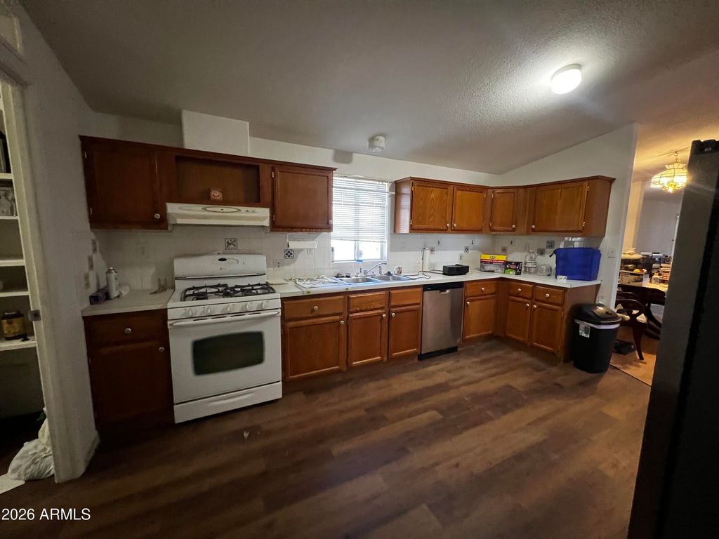 213 GOMPERS Circle, Morristown, AZ 85342 — photo 4