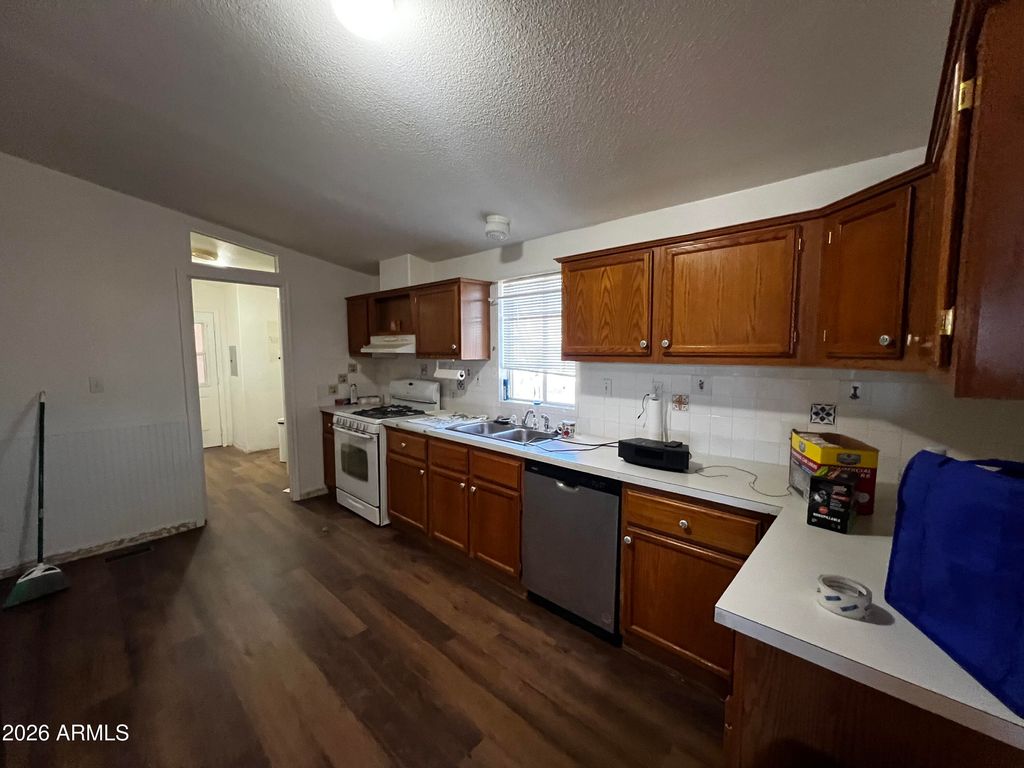 213 GOMPERS Circle, Morristown, AZ 85342 — photo 5