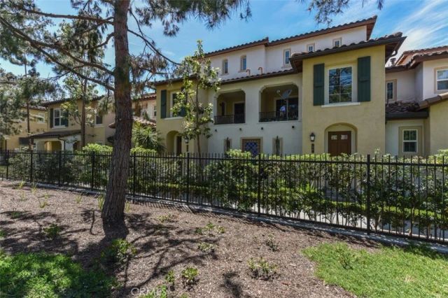 306 Dewdrop, Irvine, CA 92603