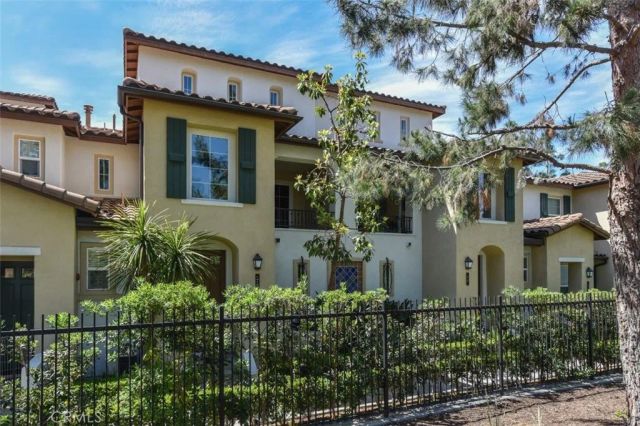 306 Dewdrop, Irvine, CA 92603