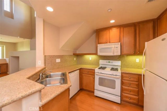 306 Dewdrop, Irvine, CA 92603