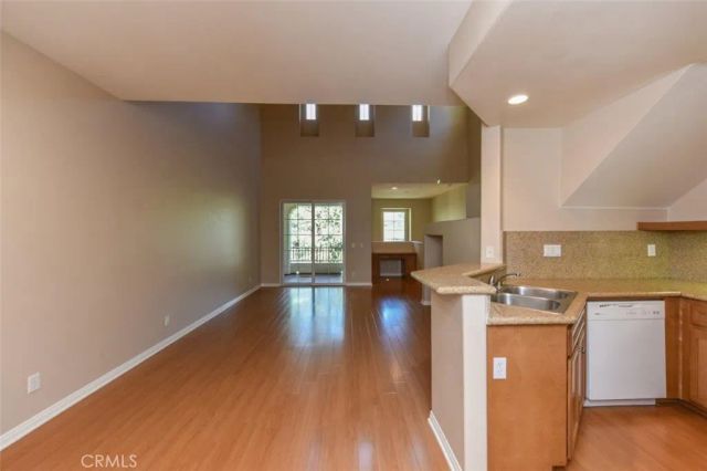 306 Dewdrop, Irvine, CA 92603