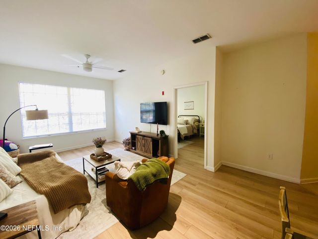 10550 BAYMEADOWS Road 327, Jacksonville, FL 32256