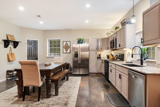 337 County Road 42560, Paris, TX 75462