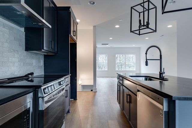 862 W Sharpe Ave Unit 4, Nashville, TN 37206
