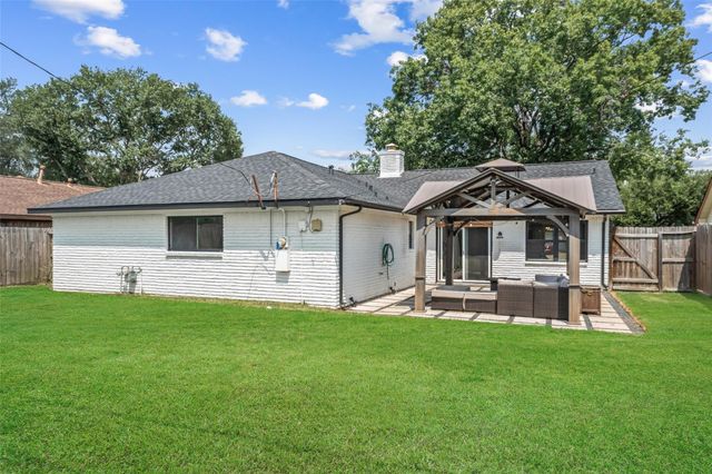 6107 Golden Forest Drive, Houston, TX 77092