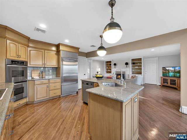 347 Smith Place, Wyckoff, NJ 07481