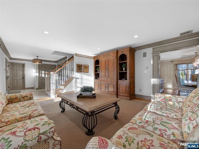 347 Smith Place, Wyckoff, NJ 07481