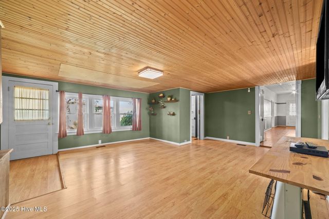 1610 Nc-102 E, Ayden, NC 28513