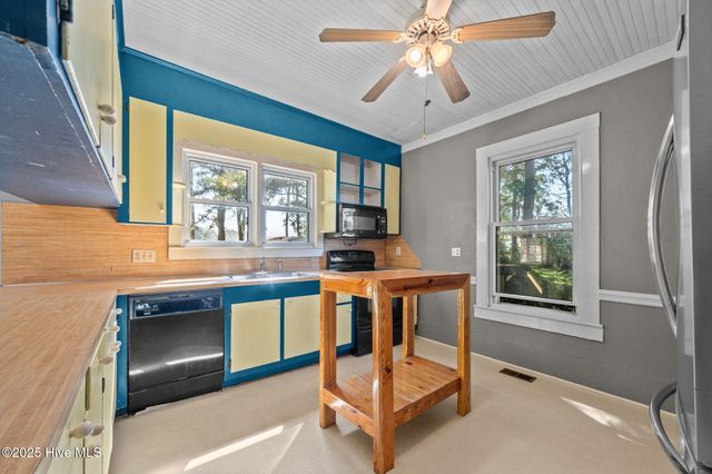 1610 Nc-102 E, Ayden, NC 28513