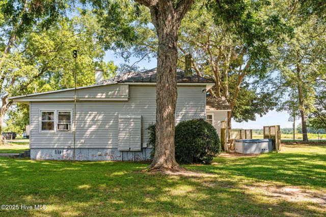 1610 Nc-102 E, Ayden, NC 28513