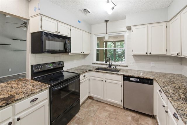 200 Almond Lane, Euless, TX 76039
