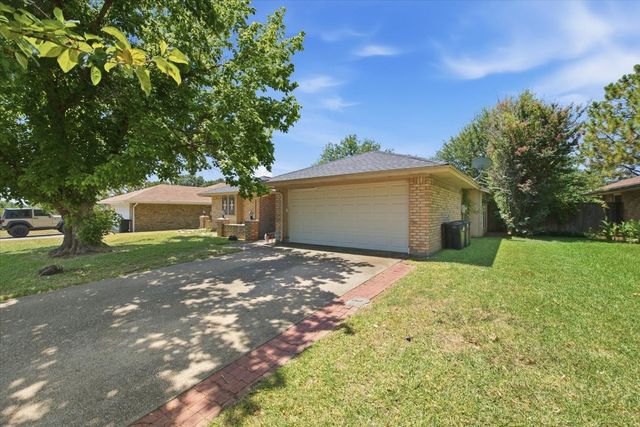 200 Almond Lane, Euless, TX 76039