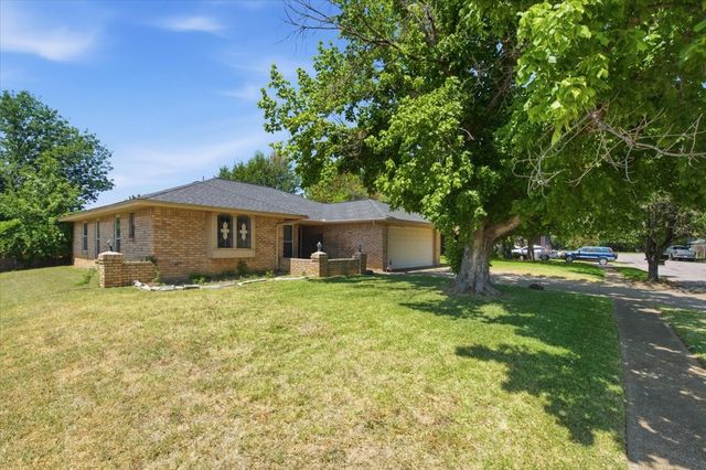 200 Almond Lane, Euless, TX 76039