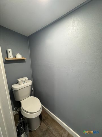 918 N GUADALUPE Street, Seguin, TX 78155