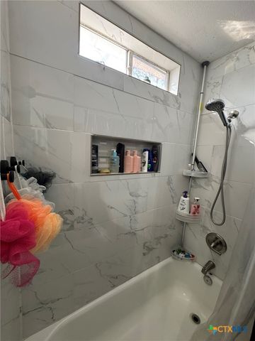 918 N GUADALUPE Street, Seguin, TX 78155