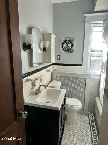 65 Ten Eyck Avenue, Albany, NY 12209