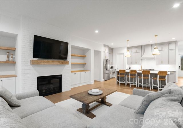 1527 St George Street, Charlotte, NC 28205