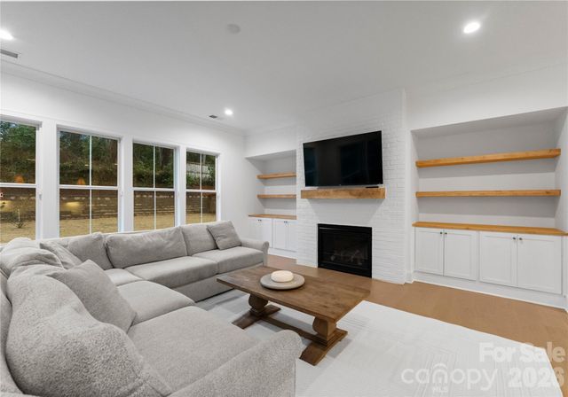 1527 St George Street, Charlotte, NC 28205