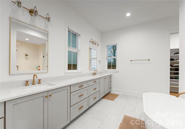 1527 St George Street, Charlotte, NC 28205