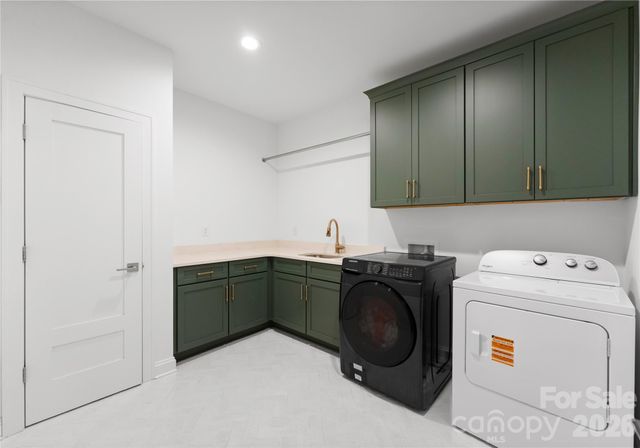 1527 St George Street, Charlotte, NC 28205