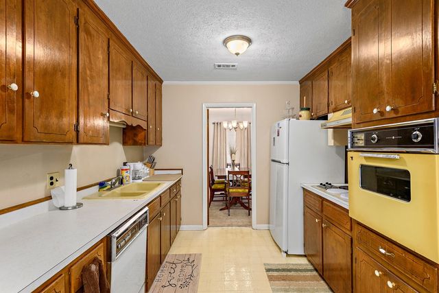 2002 Spaulding Rd, Dothan, AL 36301