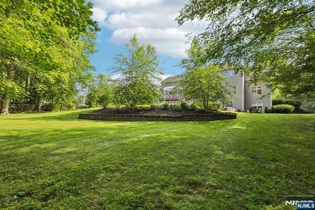 30 Cowie Road, Chester Township, NJ 07930