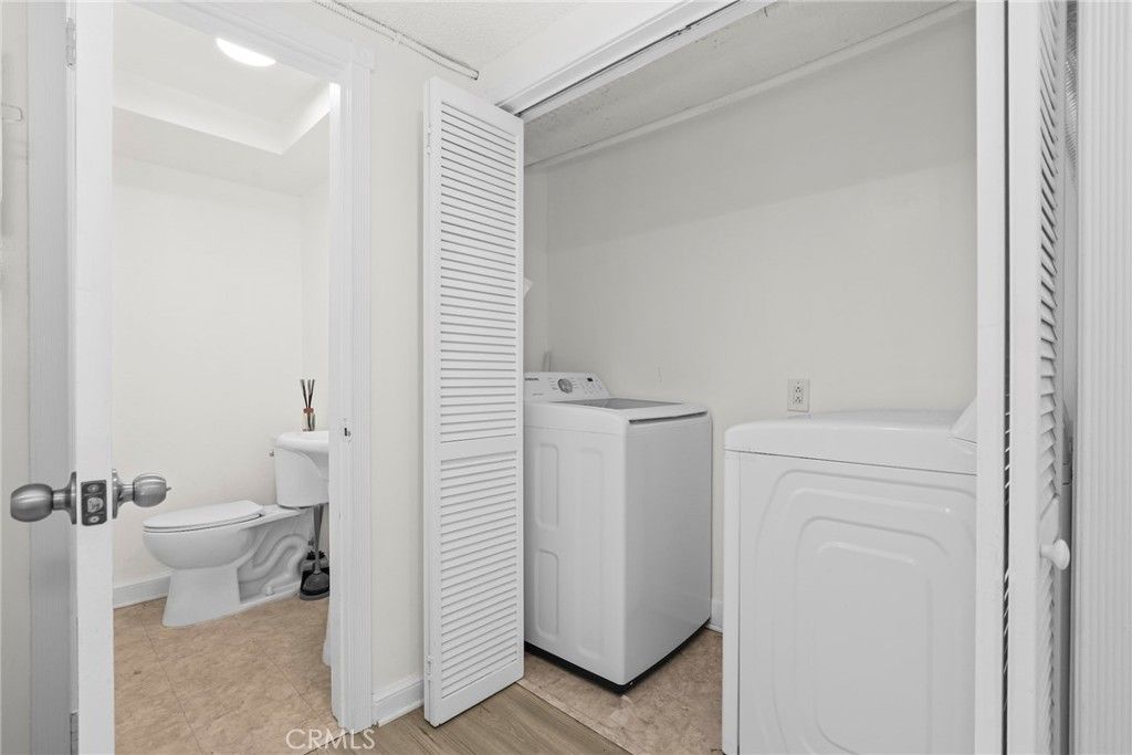 Image 14 of property listing at 1525 N Hayworth Avenue 204, Los Angeles, CA 90046