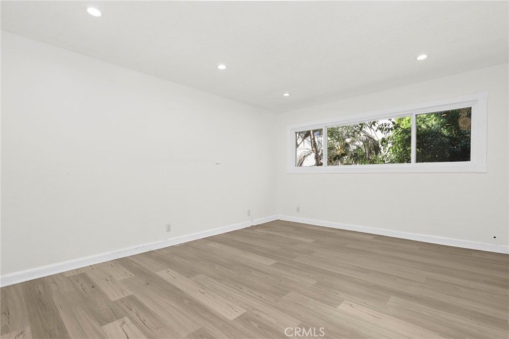 Image 16 of property listing at 1525 N Hayworth Avenue 204, Los Angeles, CA 90046