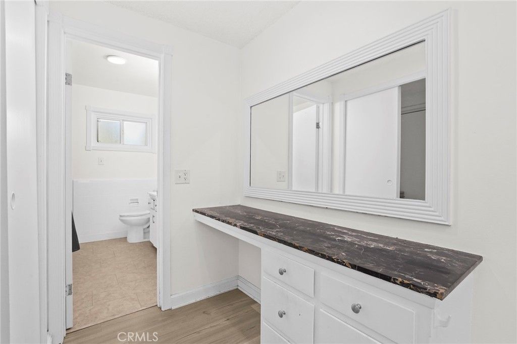 Image 19 of property listing at 1525 N Hayworth Avenue 204, Los Angeles, CA 90046