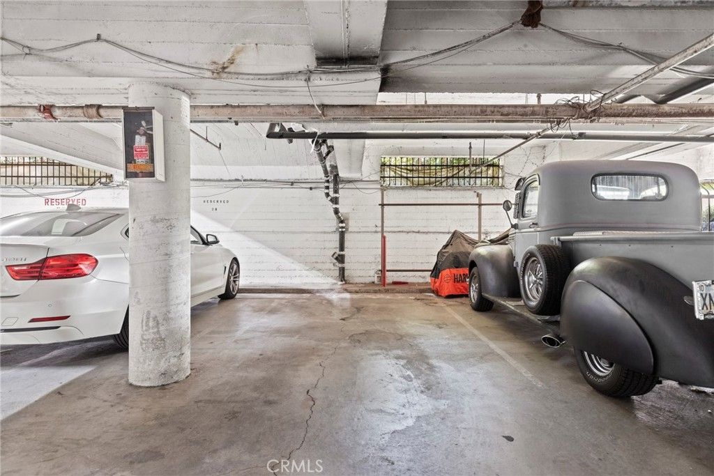 Image 24 of property listing at 1525 N Hayworth Avenue 204, Los Angeles, CA 90046