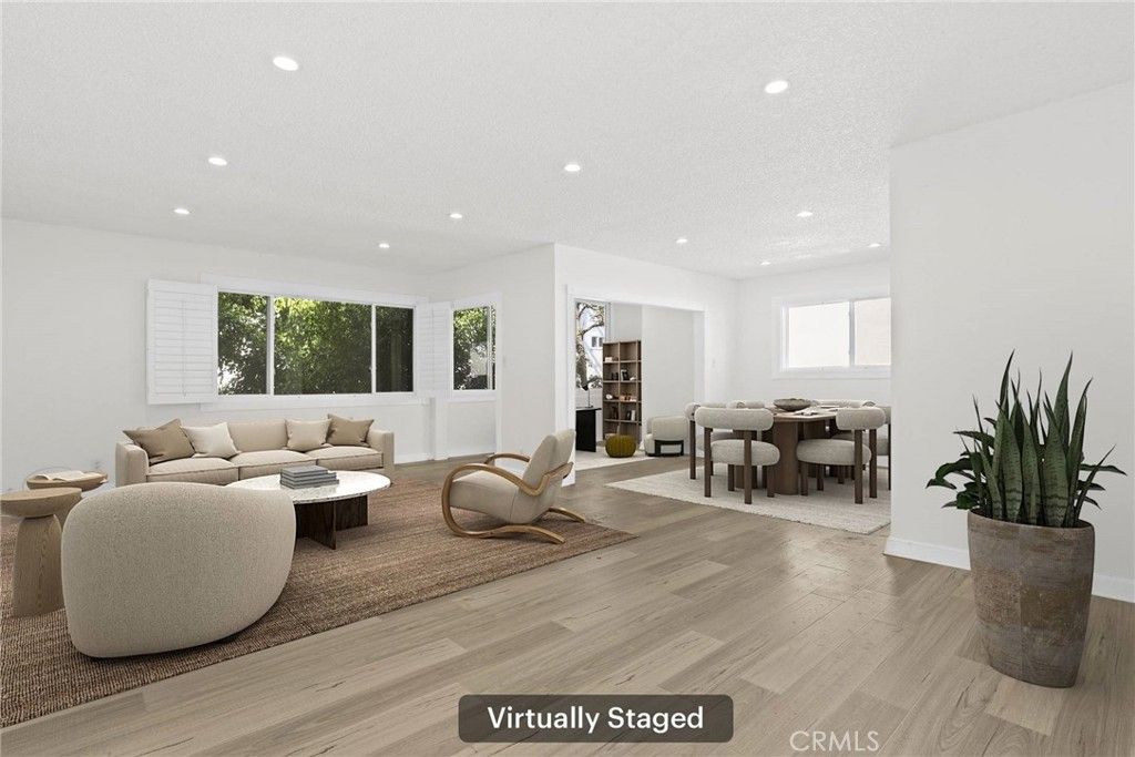 Image 3 of property listing at 1525 N Hayworth Avenue 204, Los Angeles, CA 90046