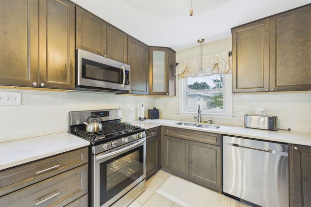 9537 Central Avenue, Oak Lawn, IL 60453
