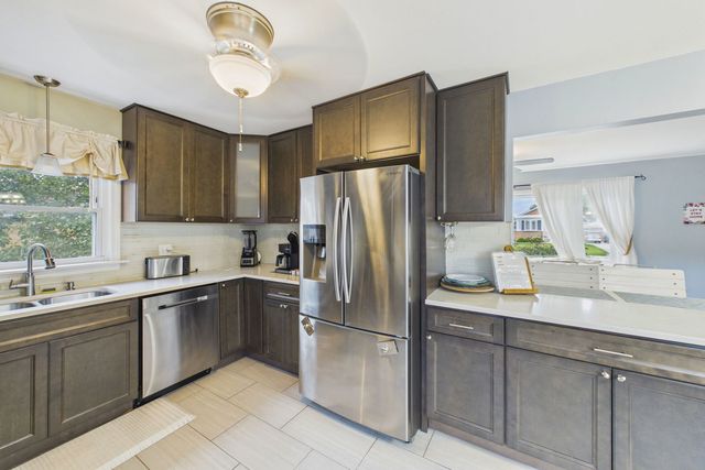 9537 Central Avenue, Oak Lawn, IL 60453