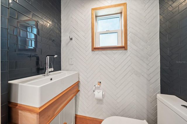 800 17TH AVENUE N, St Petersburg, FL 33704