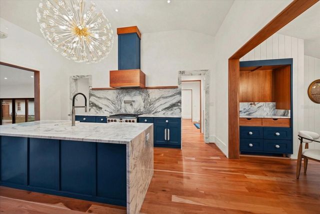 800 17TH AVENUE N, St Petersburg, FL 33704