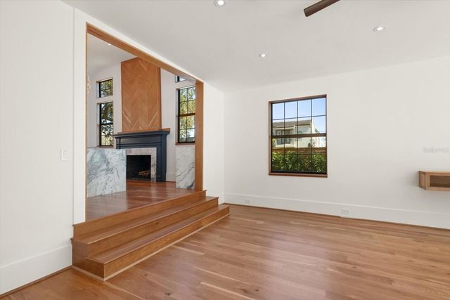 800 17TH AVENUE N, St Petersburg, FL 33704