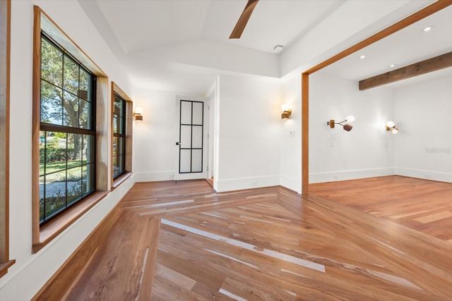 800 17TH AVENUE N, St Petersburg, FL 33704