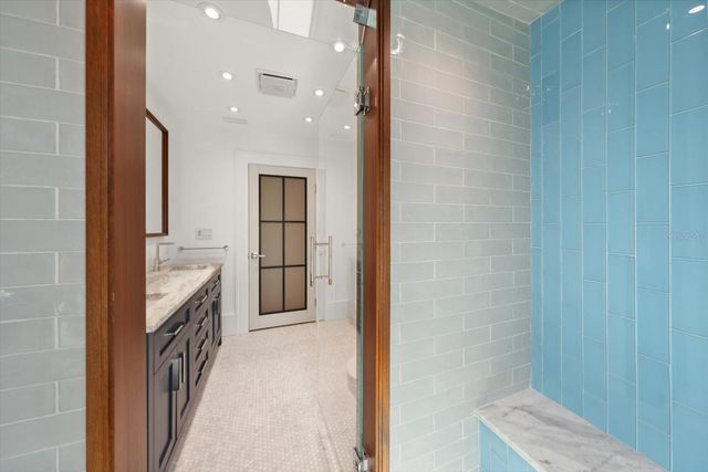 800 17TH AVENUE N, St Petersburg, FL 33704