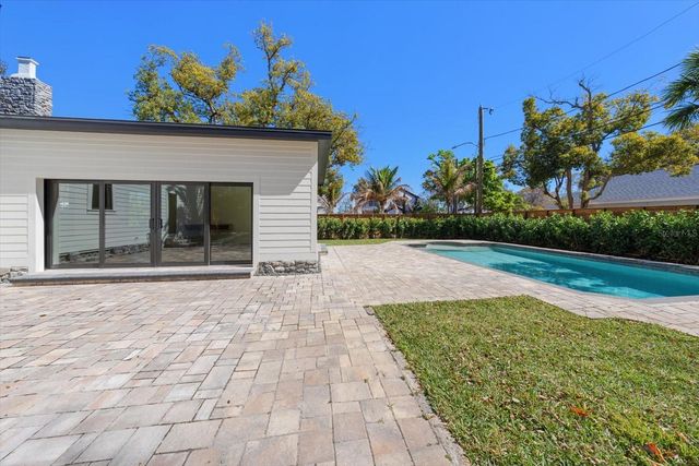 800 17TH AVENUE N, St Petersburg, FL 33704