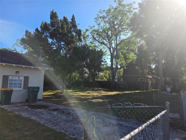 101 E ATWATER AVENUE, Eustis, FL 32726